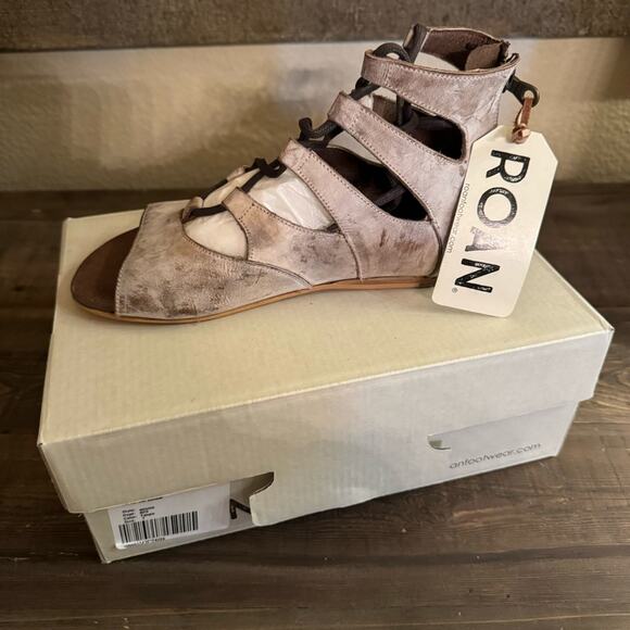 NEW ROAN BED STU Gladiator Sandals Distressed Taupe Leather Womens Size 7 - Picture 8 of 8
